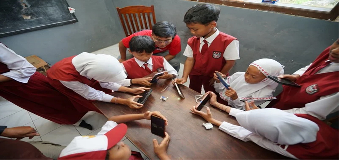 Asyik Manfaatkan Gadget, Puluhan Siswa SDN Di Gunung Kawi Antusias Belajar Fotografi Sejak Dini