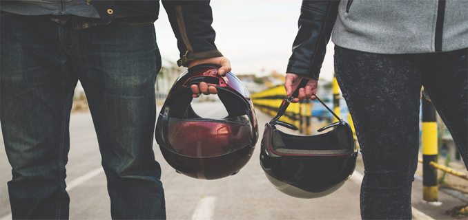 Cegah Helm Bau dan Berjamur! Tips Praktis Merawat Helm Di Musim Hujan