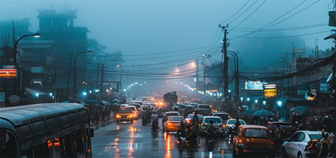 Waspada Angin Kencang, Ini Tips Berkendara Agar Tetap Aman